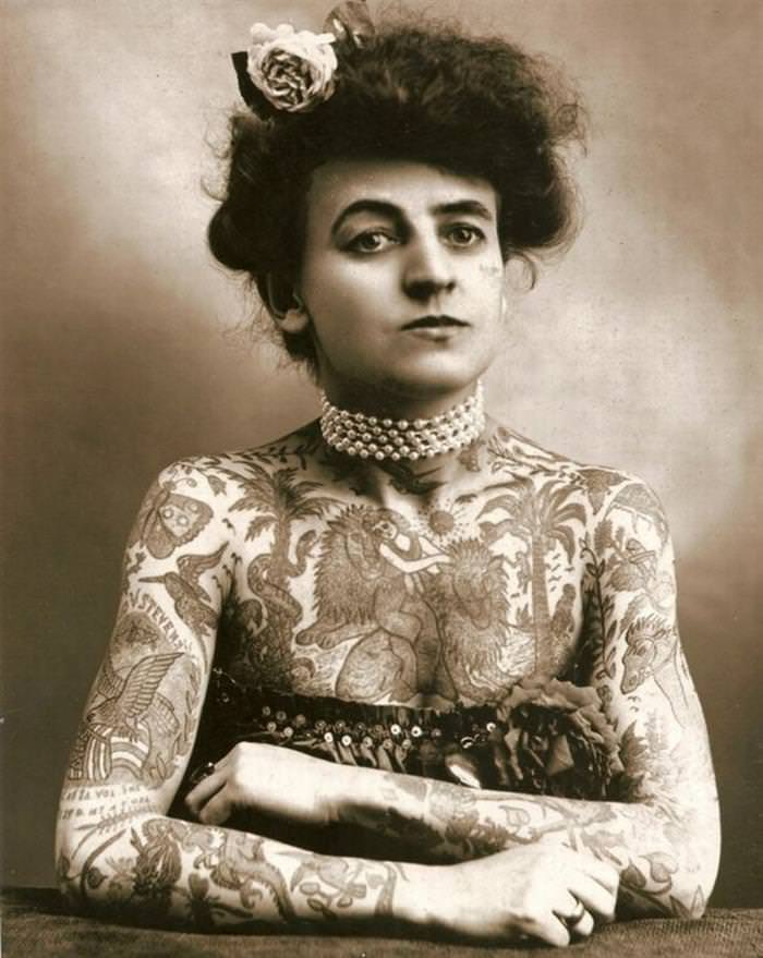 33 strong women Maud Wagner, the First Female Tattoo Artist in the U.S. (1907)