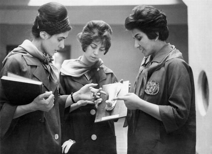 33 strong women Future Female Doctors of Afghanistan, Studying Medicine. (1962)