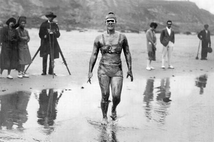 33 strong women Gertrude Ederle First Woman to Swim Across the English Channel. (1926)