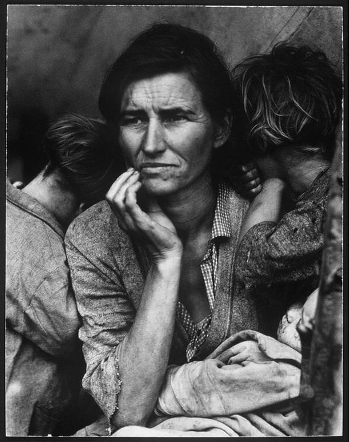 33 strong women A Concerned Mother Worrying About Her Children During the Infamous Dust Bowl. (1936)