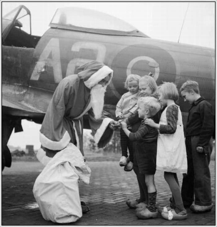 32 Vintage Christmas Photos