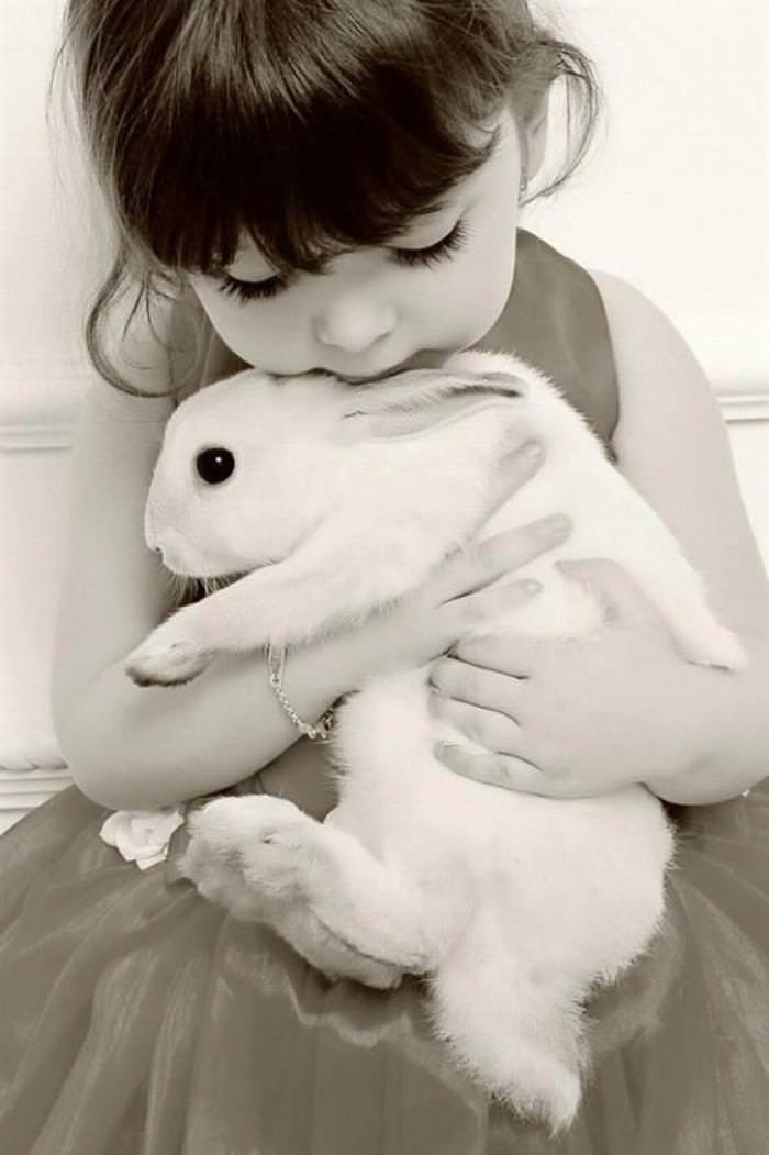 25 Cute Animals Bonding with Kids