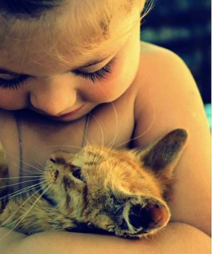 25 Cute Animals Bonding with Kids