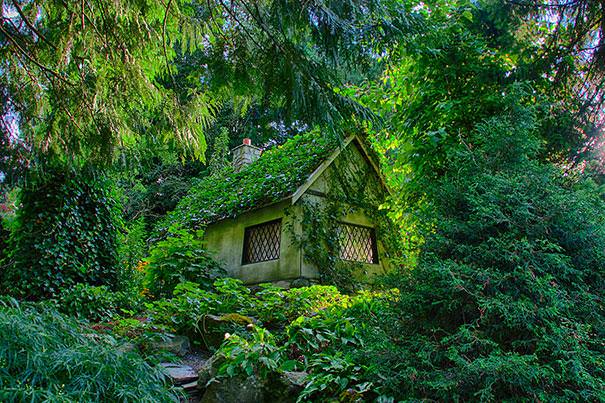 fairy tale cabins
