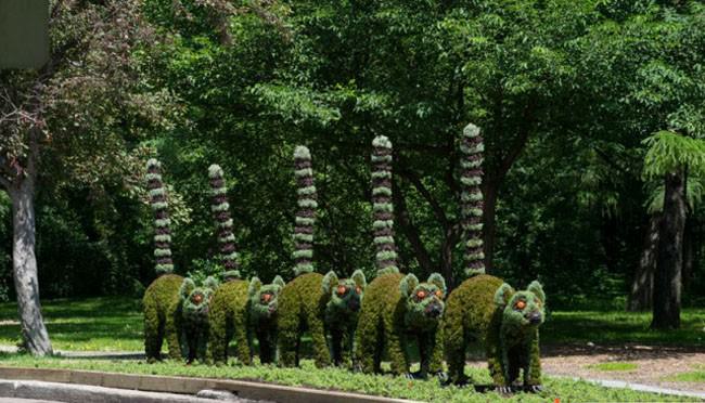 lawn statues