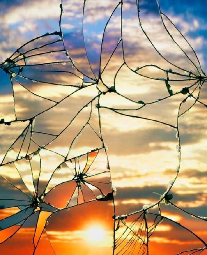 16 Glorious examples of using mirrors in art