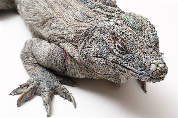 Chie Hitosuyama, art, sculpture, newspaper, animals