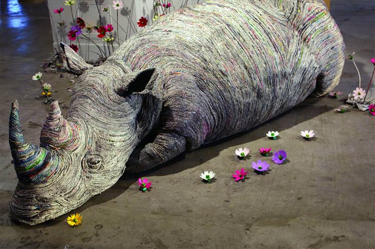 Chie Hitosuyama, art, sculpture, newspaper, animals