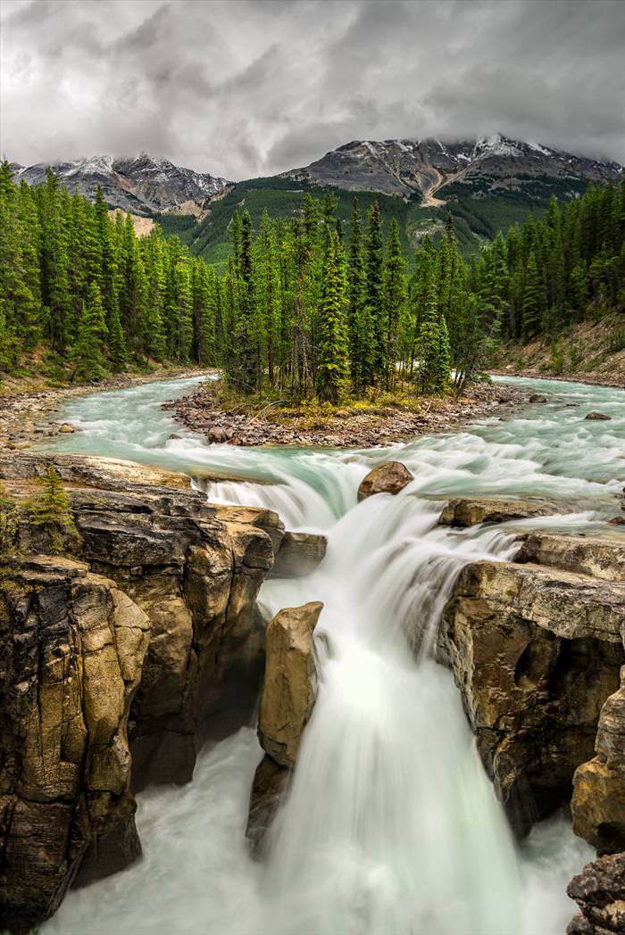 The Gorgeous Canadian Rockies are Waiting For You...