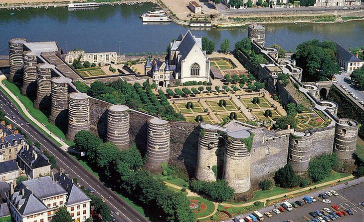 photos of French castles 