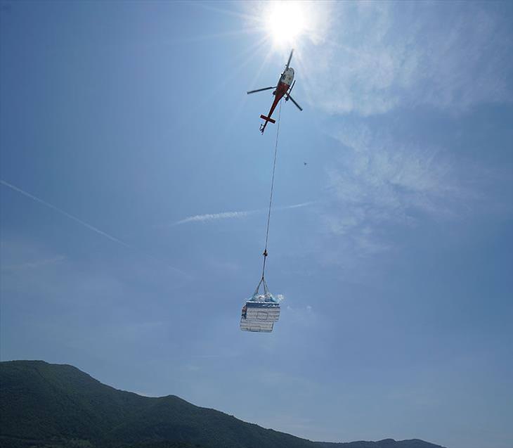 Lucky Visitors To Lake Iseo Really Walked On Water