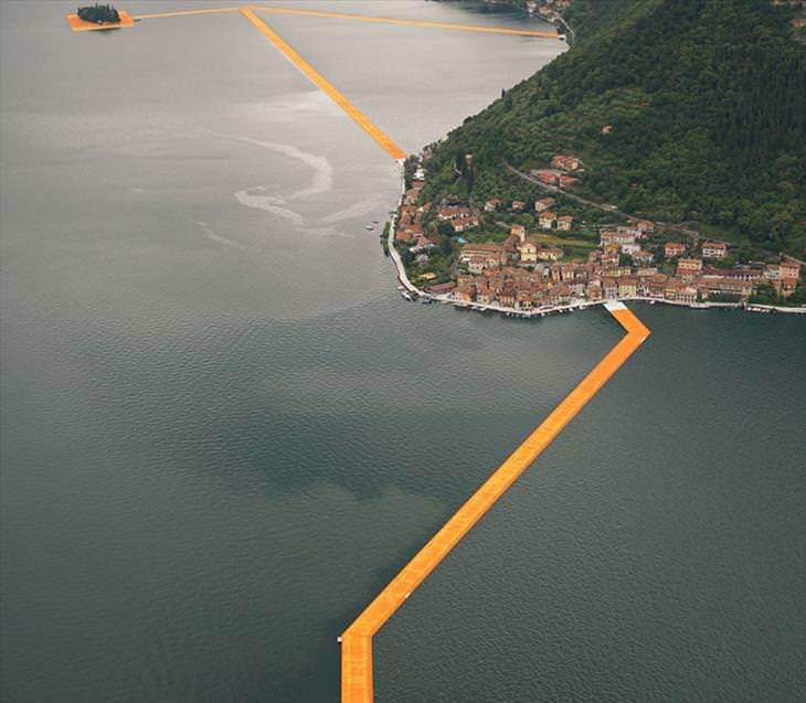 Lucky Visitors To Lake Iseo Really Walked On Water