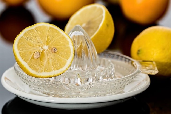 19 Natural Remedies to Significantly Lighten Age Spots