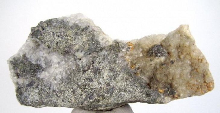 10 Pretty Rocks That Are Deadly