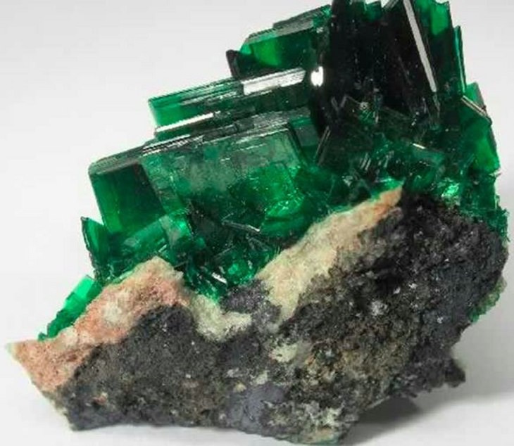 10 Pretty Rocks That Are Deadly