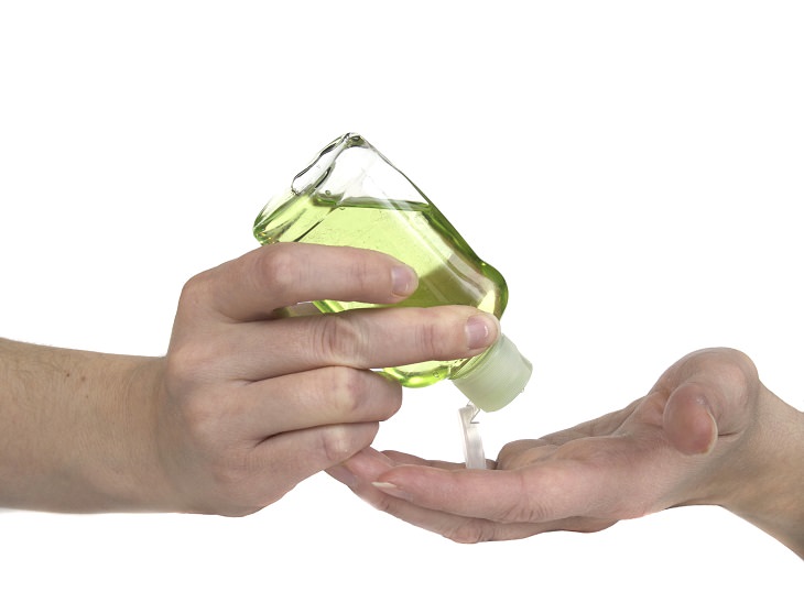 Keep Germs At Bay with This Homemade Hand Sanitizer!