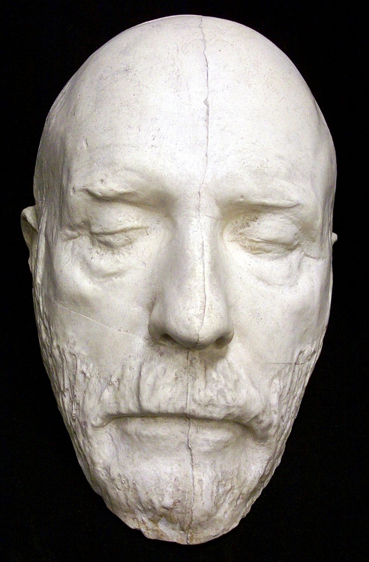 14 Death Masks of Famous People