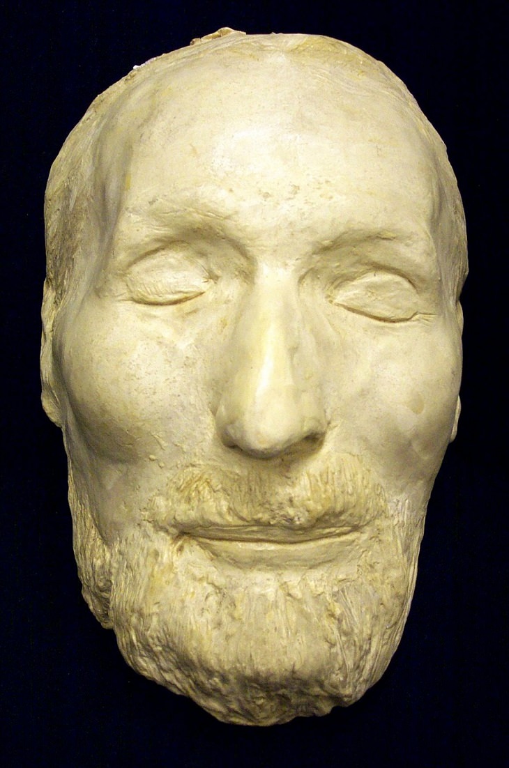 14 Death Masks of Famous People