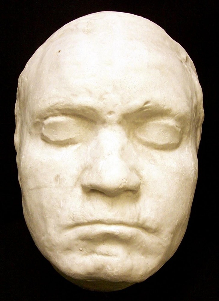 14 Death Masks of Famous People