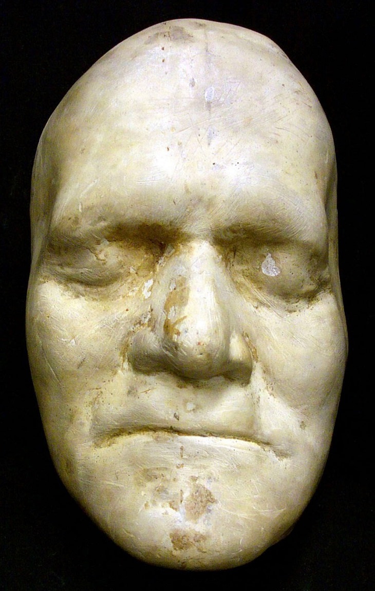 14 Death Masks of Famous People