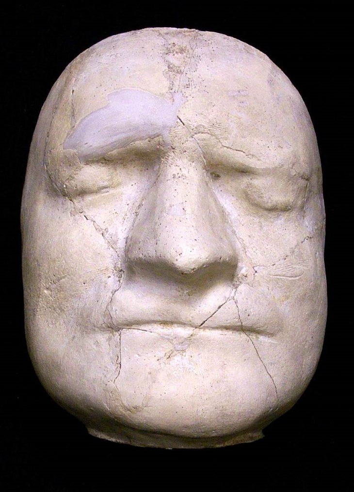 14 Death Masks of Famous People