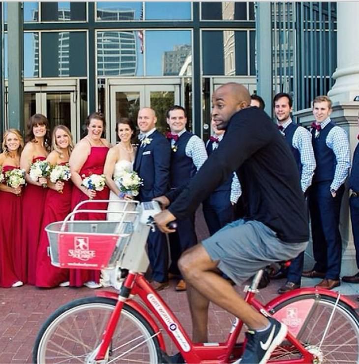 20 Hilarious Wedding Photobombs