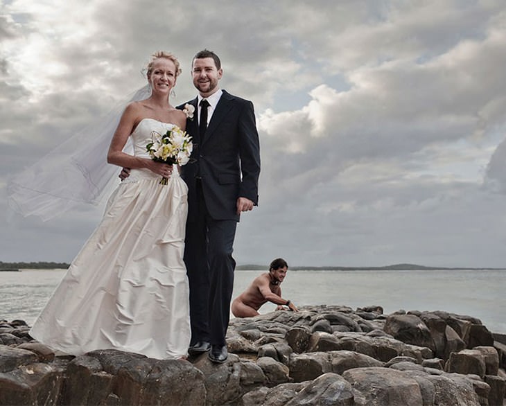 20 Hilarious Wedding Photobombs
