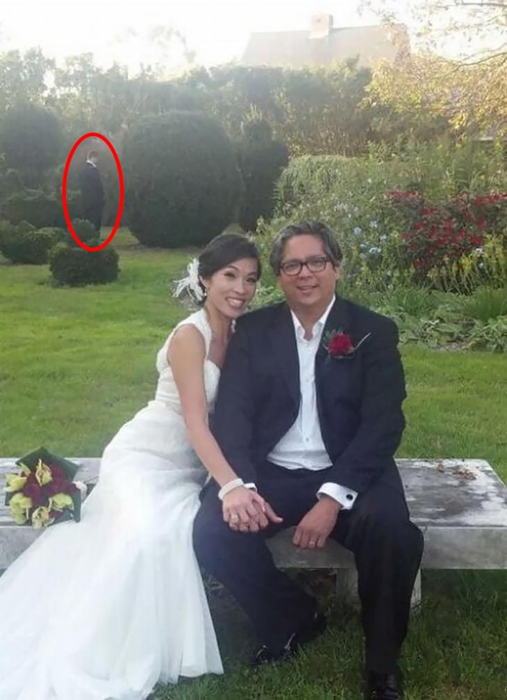 20 Hilarious Wedding Photobombs