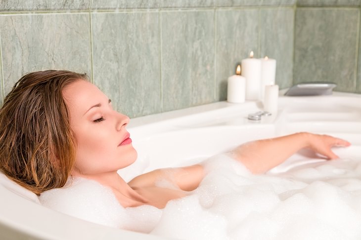 Cleanse Your Body With This Relaxing DIY Detox Bath
