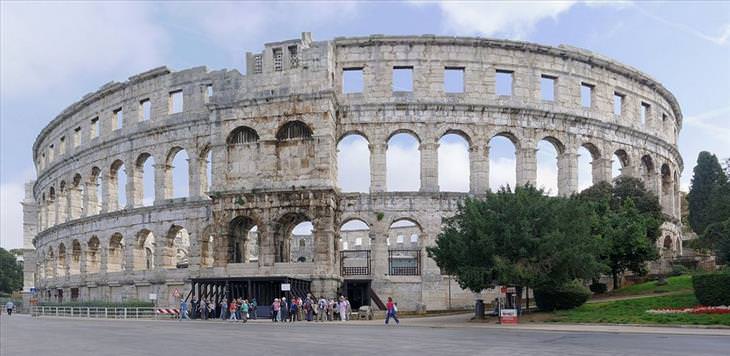 Roman ruins, architecture