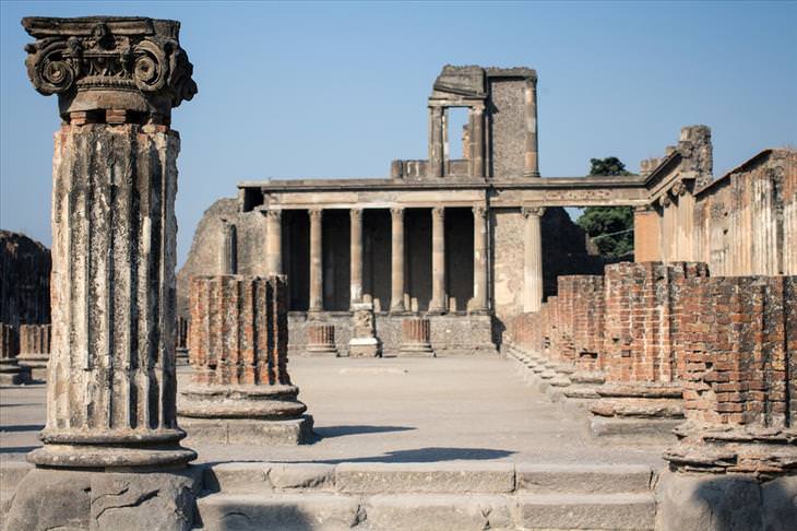 Roman ruins, architecture