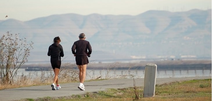 swollen palms, health, solutions, senior couple jogging in park