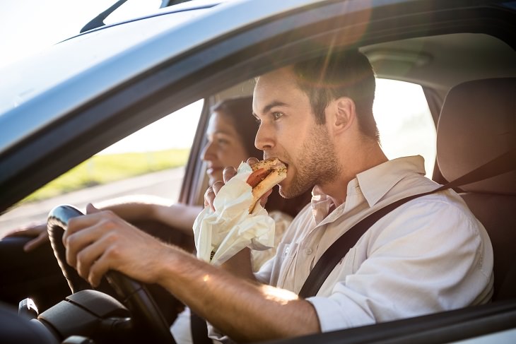 15 Less Obvious Bad Driving Habits To Avoid