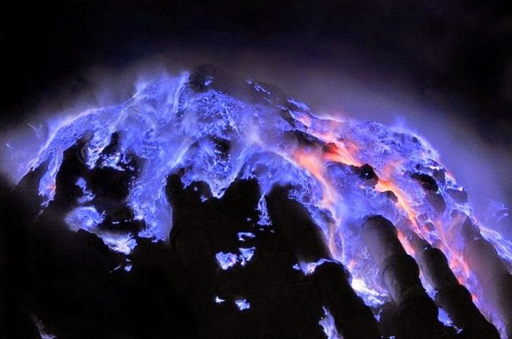 Nature is beautiful when its blue: blue lava