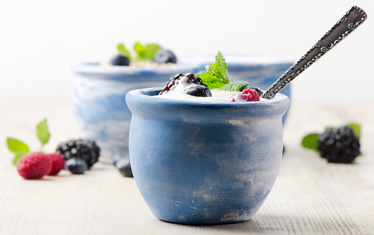 Remedies for cellulitis: yogurt and berries