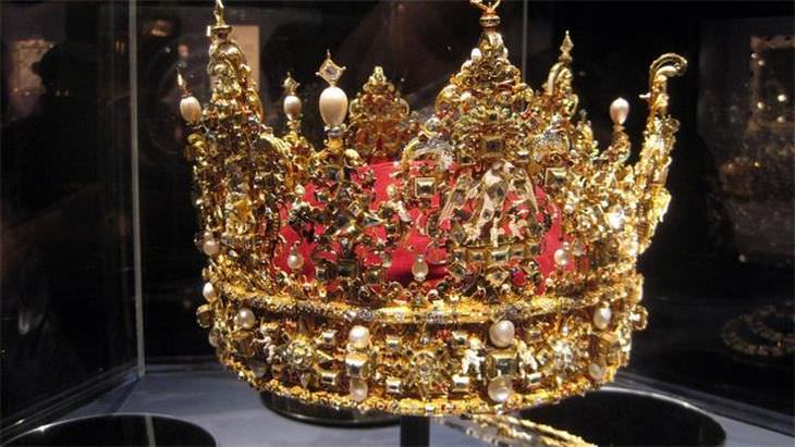 crowns and tiaras -  Crown of Christian V, Denmark