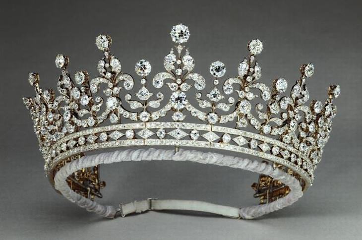 royal tiaras and crowns
