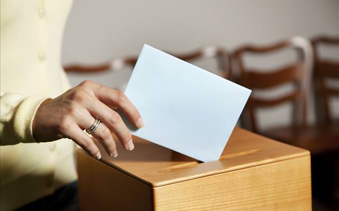 woman voting