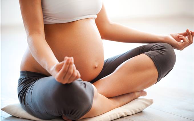 pregnant woman meditating