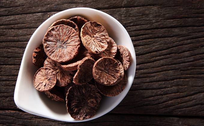 bowl of nutmeg