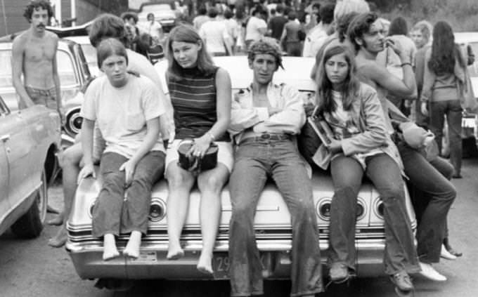 vintage photo of Woodstock teenagers