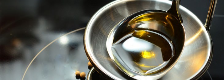 castor oil in a bowl
