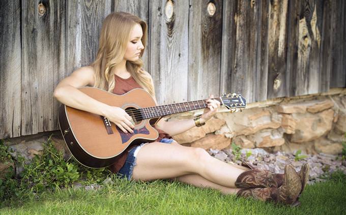 girl playing the guitar