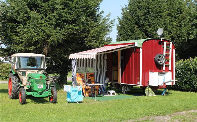 tractor and bandwagon