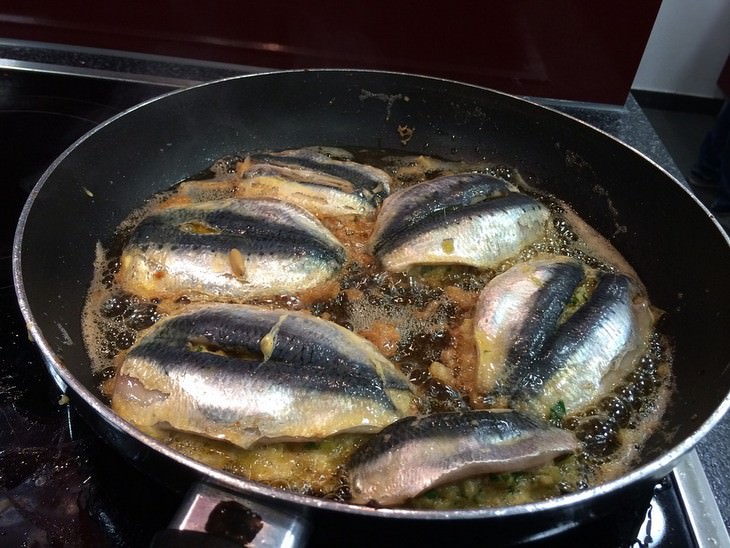 Cooking Fish: frying fish