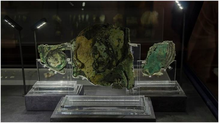 A Guide to the Mysterious Antikythera Mechanism