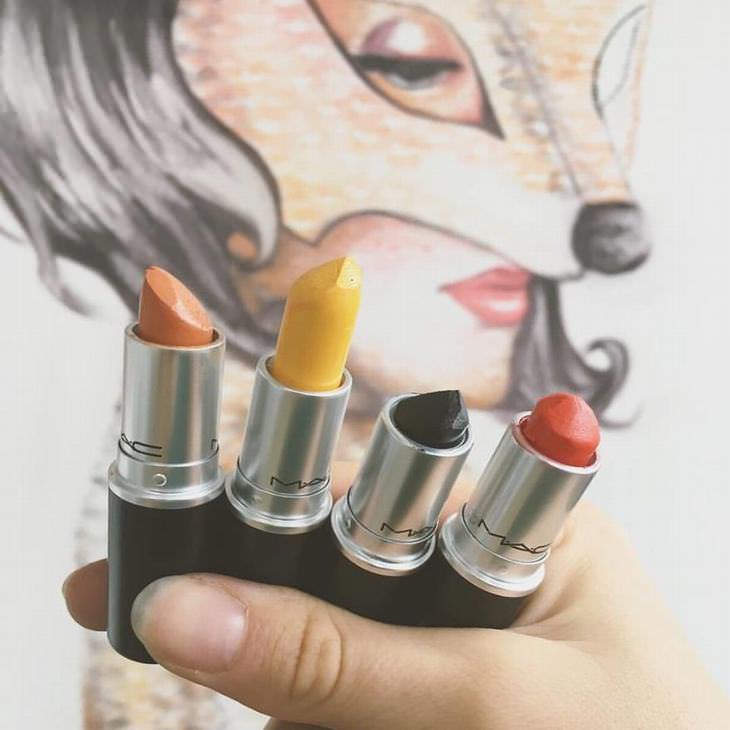 lipstick-paintings