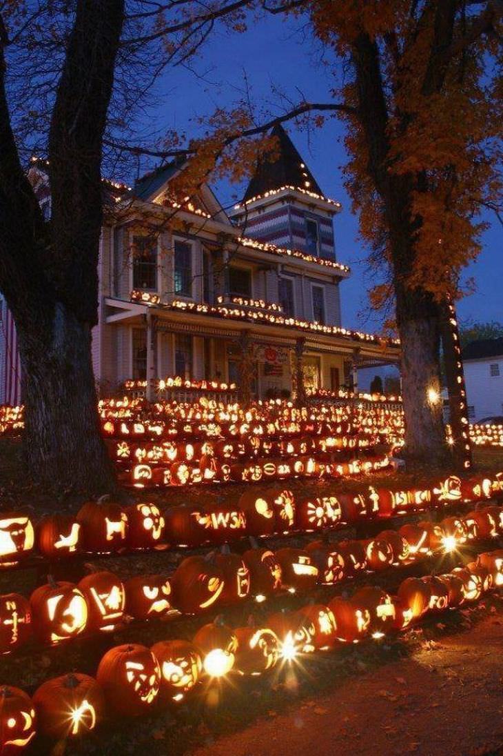 20 Over-the-top Halloween Houses