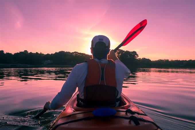 quiz: man rowing canoe