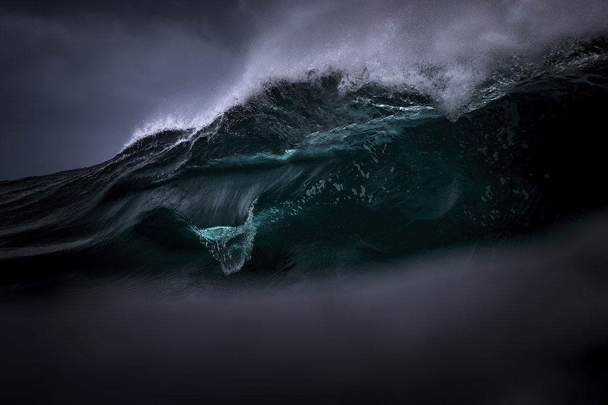 Разъяренные волны. Огромные волны. Море, волны. Темные волны.